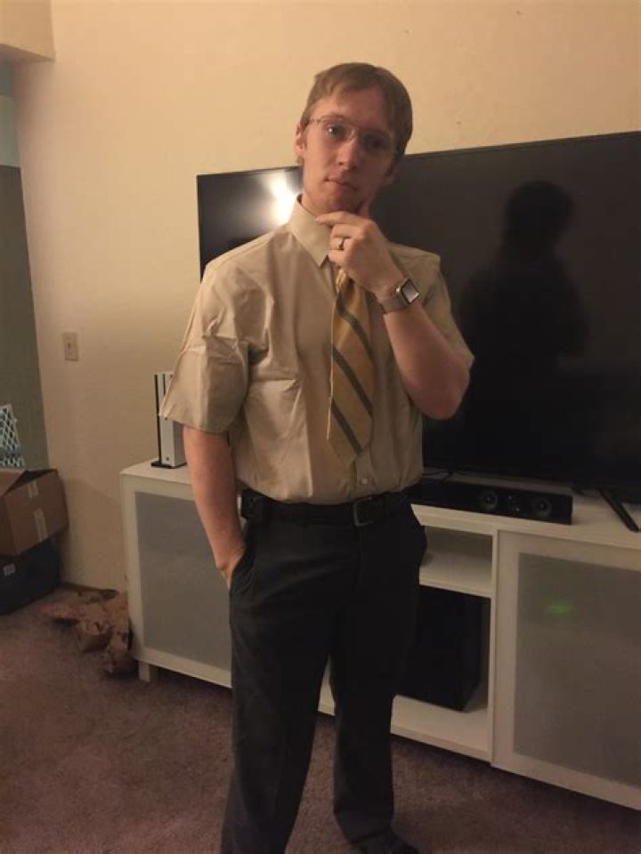 How do I dress like Dwight?