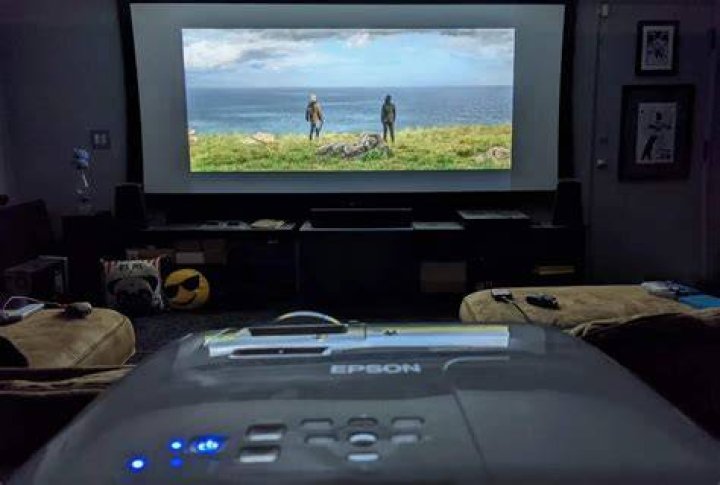 How do I get my projector to fit my screen?