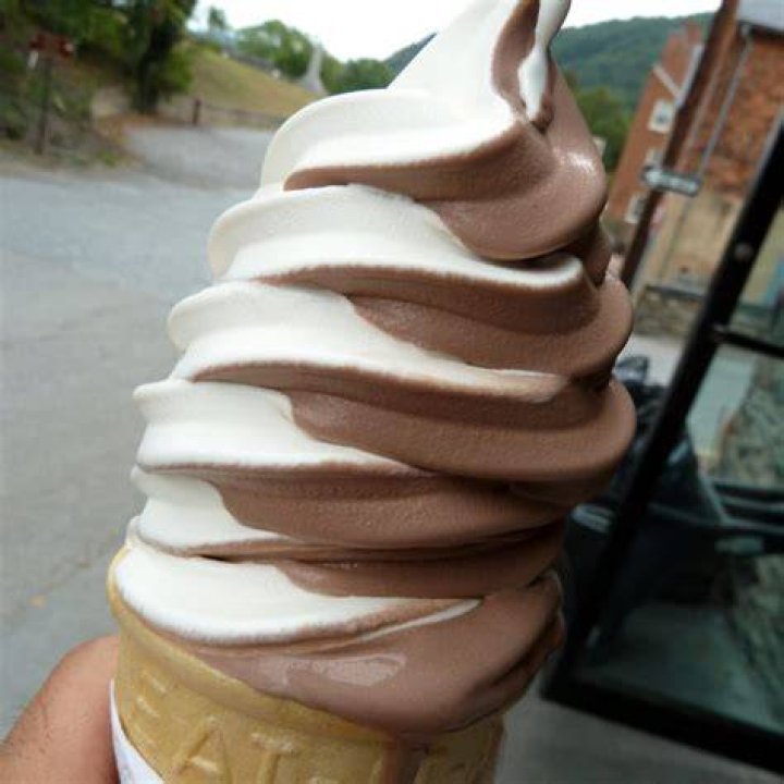 Is there vanilla in chocolate?