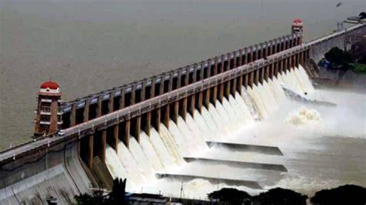 Which Dam is the biggest dam in Karnataka?